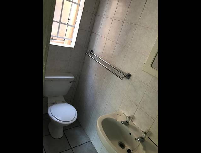 2 BEDROOM PROPERTY TO RENT IN MORELETAPARK